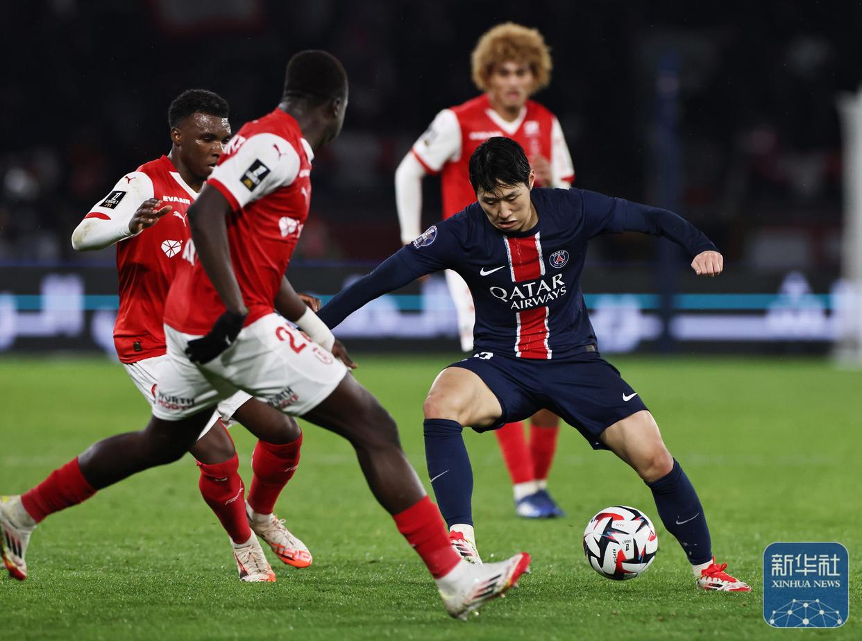 巴黎圣日耳曼法甲战胜兰斯李刚仁助攻得分